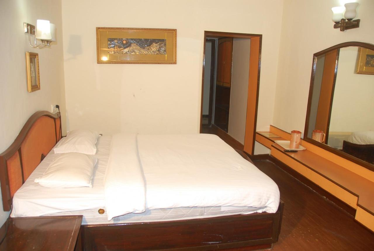 Hotel Sapphire Garden View Ooty Dış mekan fotoğraf