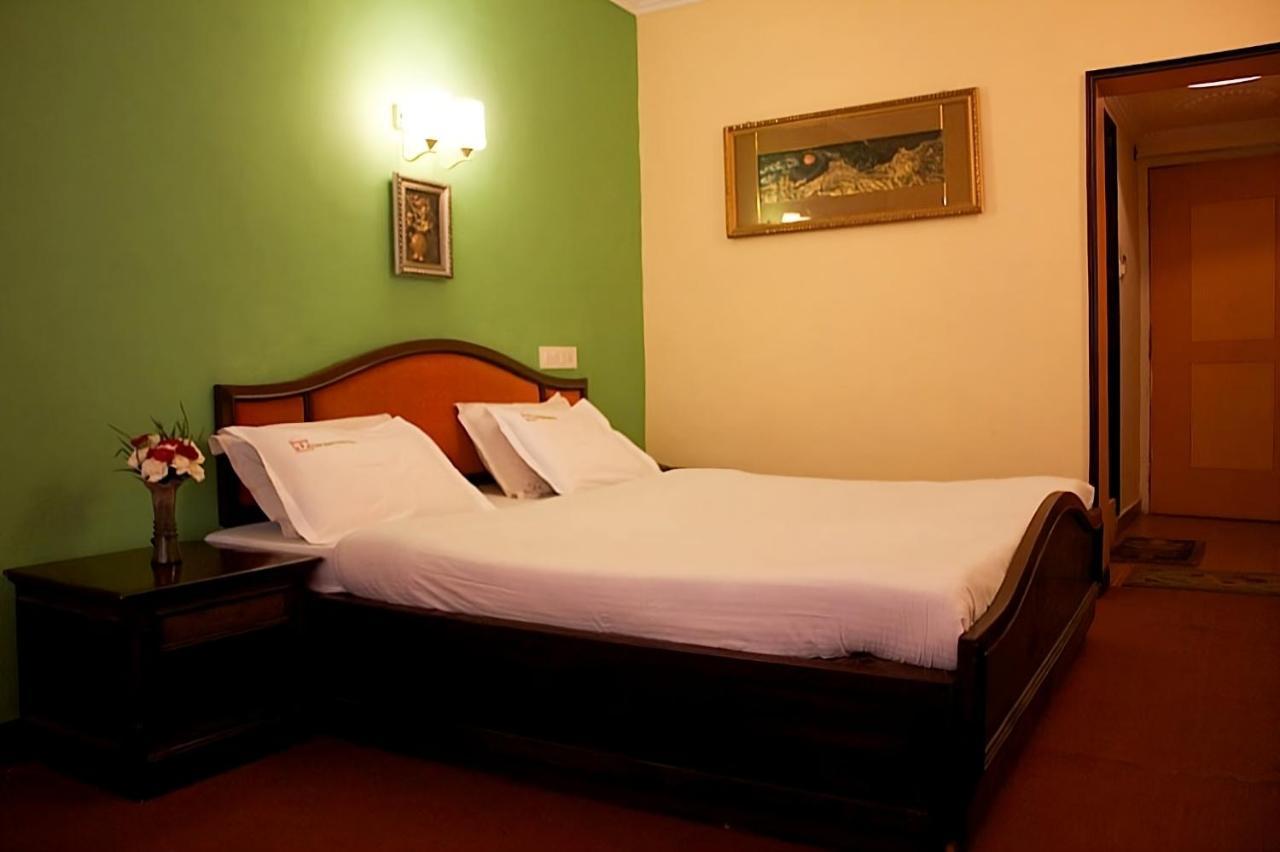 Hotel Sapphire Garden View Ooty Dış mekan fotoğraf