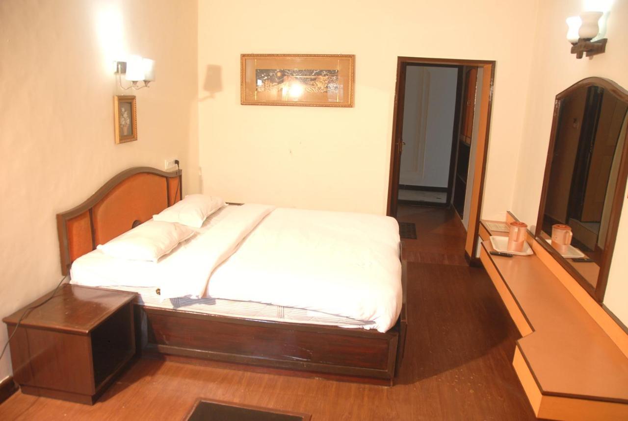 Hotel Sapphire Garden View Ooty Dış mekan fotoğraf